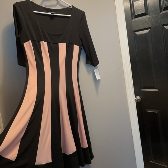 Black and Blush A-line jersey dress - Picture 4 of 4
